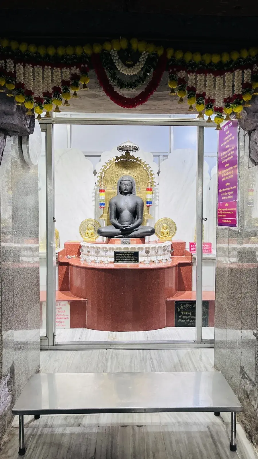 Shri 1008 Vimalnath Bhagwant, the Moolnayak of this kshetra, a black stone murti seated in Padmasana, garlanded and set against a gold prabhavali and chatra.